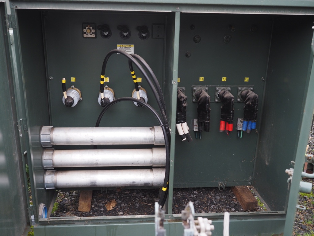 500 KVA, 2400D-208Y/120, LF/RF T & R PADMOUNT TRANSFORMER