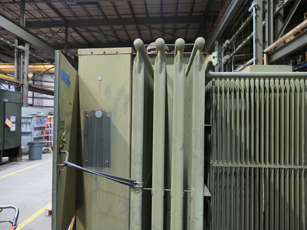 2500/2800 KVA, Pri 12470 Y, Sec 480 Y, Silicone, Live Front, Radial Feed