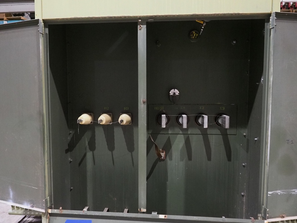 2500/2800 KVA, Pri 12470 Y, Sec 480 Y, Silicone, Live Front, Radial Feed