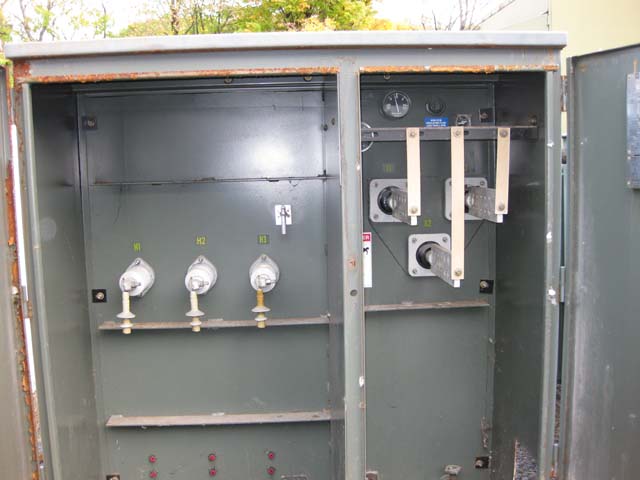 1000 KVA, Pri 13200 D Sec 240 D, 1990, SQUARE D, PADMOUNT, LIVE/RADIAL:1