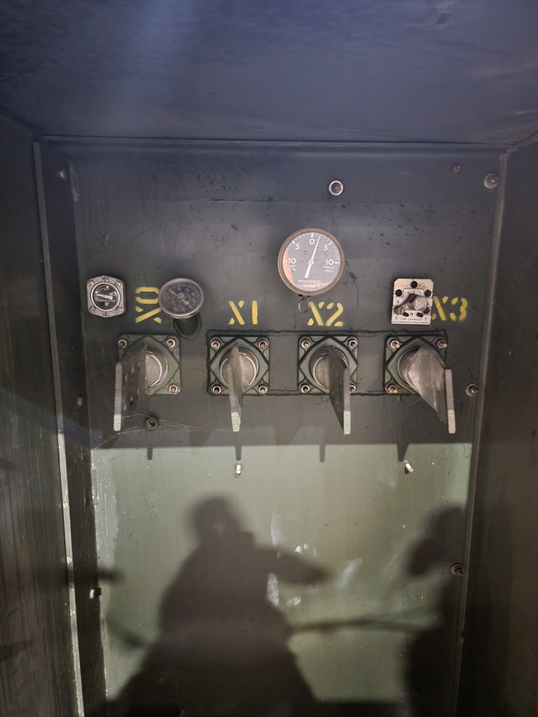 1000 KVA, Pri 4160 D, Sec 480Y/277, LF/RF, GE PADMOUNT TRANSFORMER