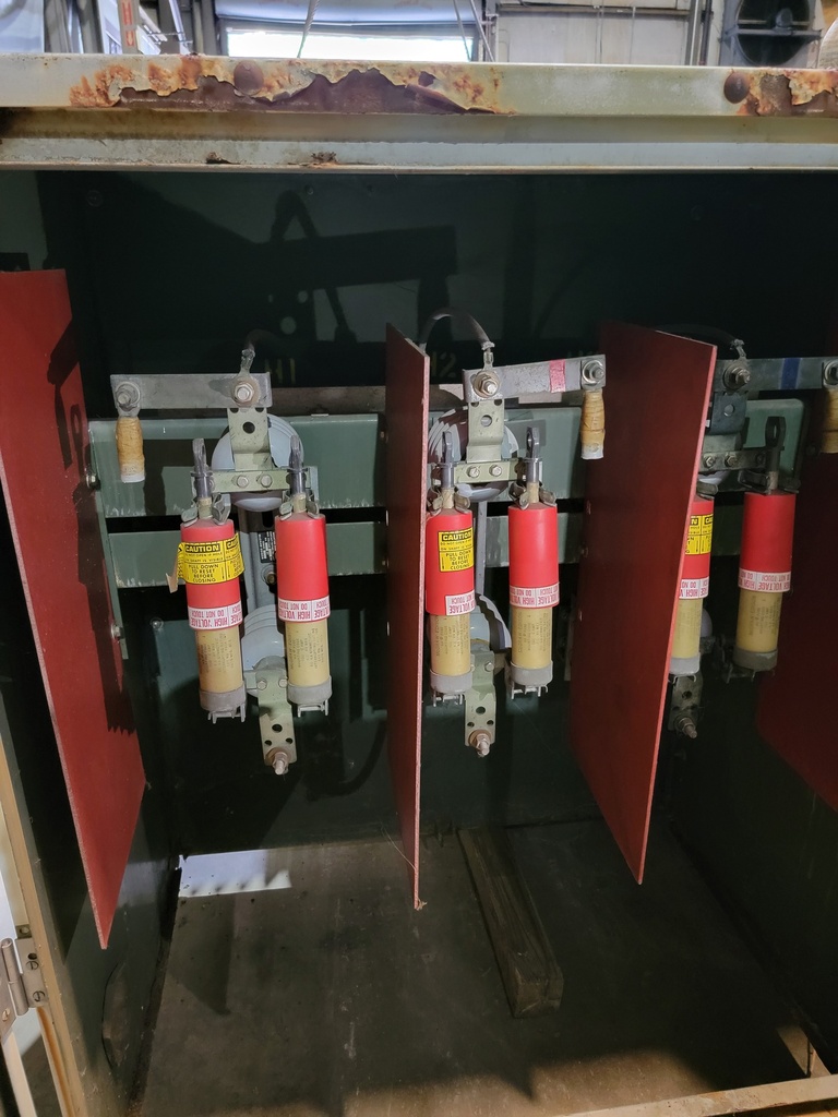 1000 KVA, Pri 4160 D, Sec 480Y/277, LF/RF, GE PADMOUNT TRANSFORMER