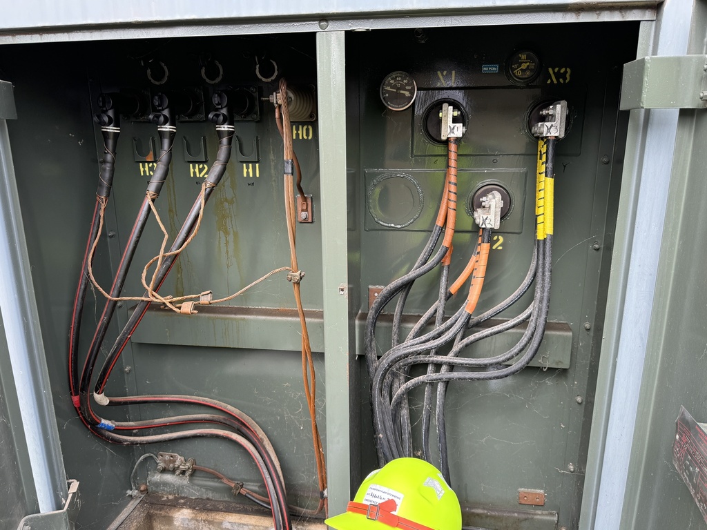 1500 KVA Roberts 12470Y - 480D DF/RF Oil filled Pad-mount Transformer