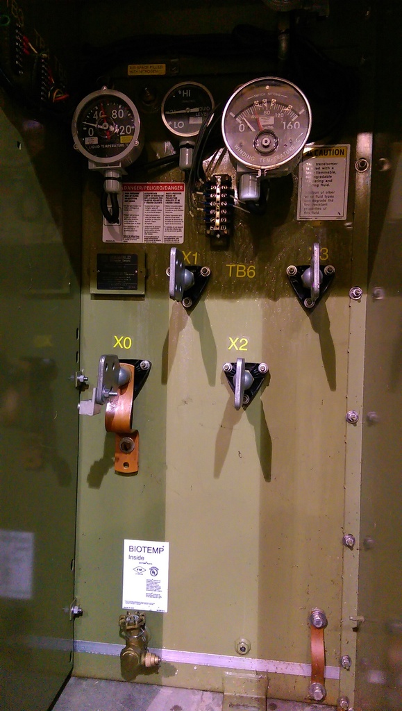 300 KVA, Pri 4160 D, Sec 208Y/120, 2011, SQUARE D, DEAD/RADIAL, BIOTEMP:1