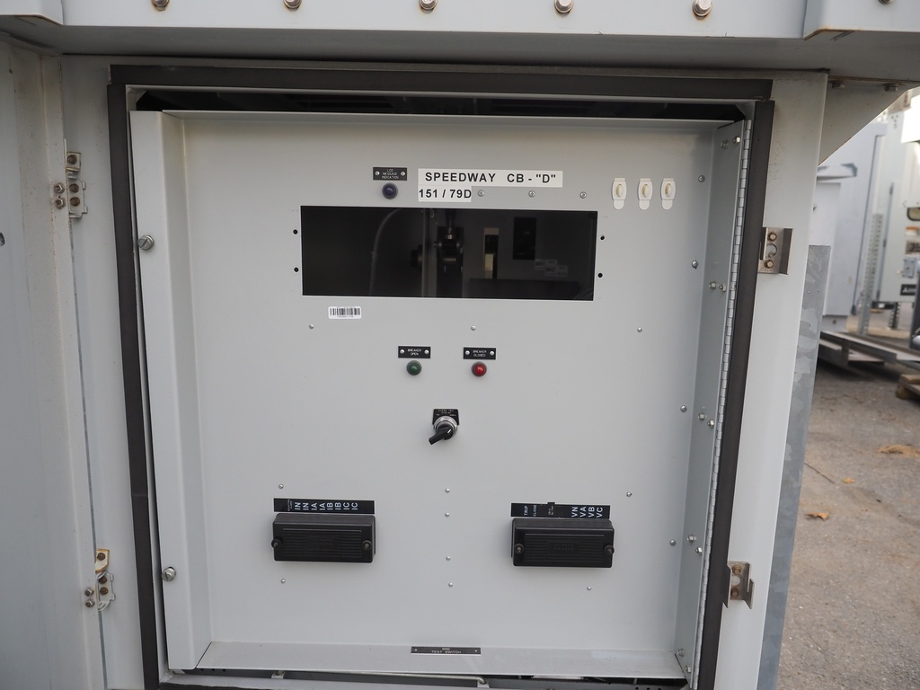 1200 Amp 15.5 kV Square D Vacuum Substation Breaker, Cat No FVR1121125A, 48 VDC Close and Trip