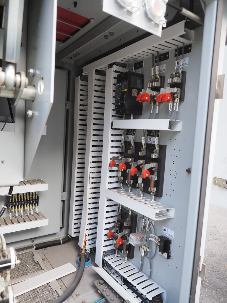 1200 Amp 15.5 kV Square D Vacuum Substation Breaker, Cat No FVR1121125A, 48 VDC Close and Trip