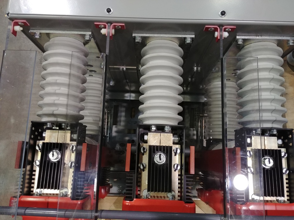 2000 Amp, SQUARE D, VR V5D2253Y000, 27 KV, 125 VDC CONTROLS, UNUSED