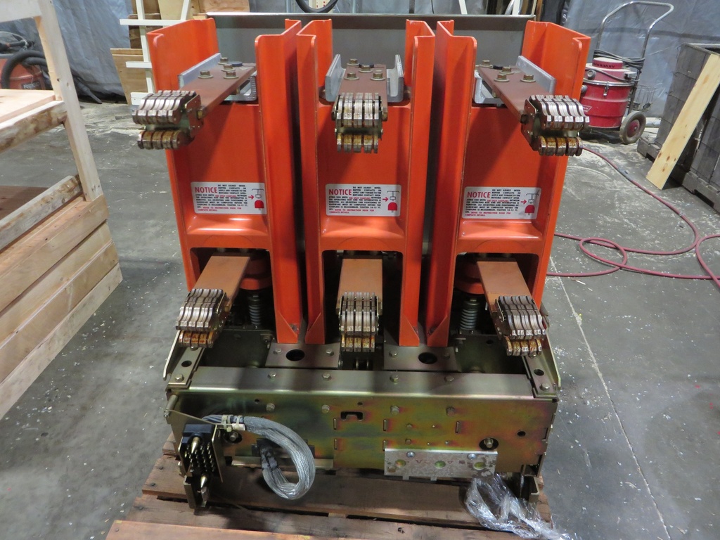 1200 Amp, GENERAL ELECTRIC, VB1-13.8-1000-2, 15 KV, 1987, 125 VDC C & T, UNUSED