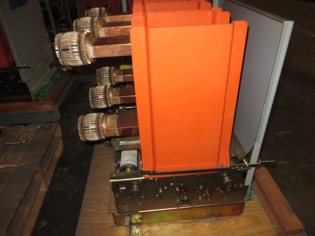 3000 Amp, GENERAL ELECTRIC, VB13.8-1000-3, 15 KV, ML-17 MECH, 125 VDC C&T;