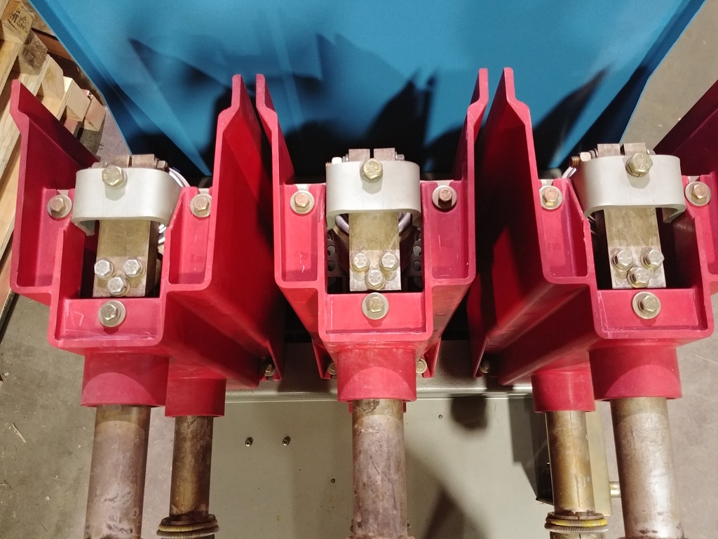 1200 Amp, ABB, 15VHK500, MODEL 20, 15 KV, 1990, 48 VDC, 115 VAC MOTOR:1