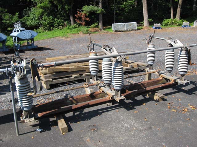 600 Amp, TURNER, No. MK-40, 34500 V., VERTICAL OR HORIZONTAL MOUNT: -1