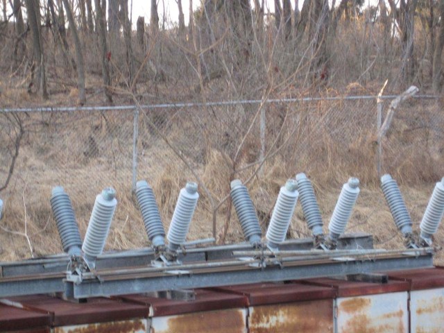 600 Amp, SOUTHERN STATES CBL-T, 69000 V., O/D, STRUCTURE MOUNT, CENTER BREAK
