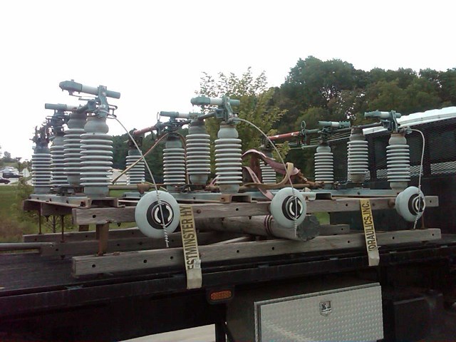 600 Amp, S&C, No. 34.5-38-200, 35000 V., FUSED, GANG OPERATED SWITCH:1