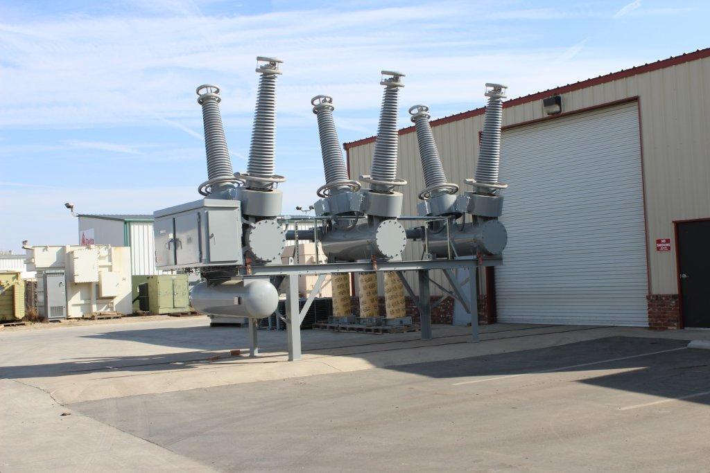 1600 Amp, HITACHI, HVB 242 31500, 242 KV, SF6, 125 VDC CLOSE & TRIP, SBS-3 MECH.