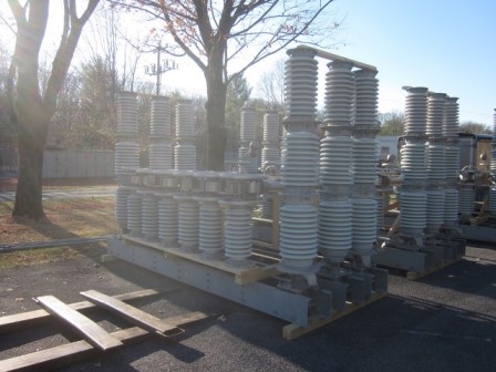 2000 Amp, USCO, No. AGCH-5, 345000 V., GOAB, HORIZONTAL MOUNT, CENTER BREAK