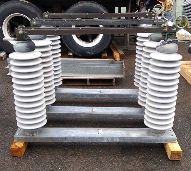 600 Amp, SOUTHERN STATES, No. PBO, 69000 V., BIL 350, 40 KV MOM: