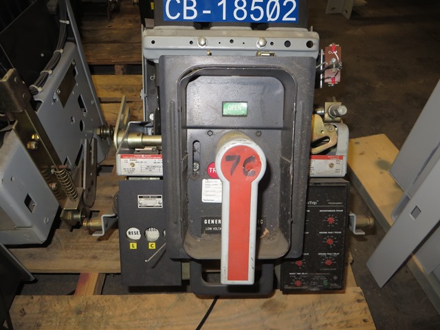 800 Amp, GE, AKR-8D-30S, 480 V.,FUSED, MANUALLY OPERATED, DRAW-OUT:1