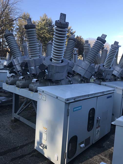 3000 Amp, SIEMENS, No. SPS2-72.5-40-2, 72500 V., 2010, FA2.20 MECH, 125 VDC:1