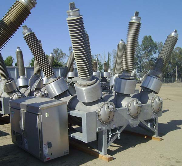 3000 Amp 145/170 kV Siemens SF6 Breaker, SPS2-170-63-3, 63 kA Short, 125 VDC Close and Trip