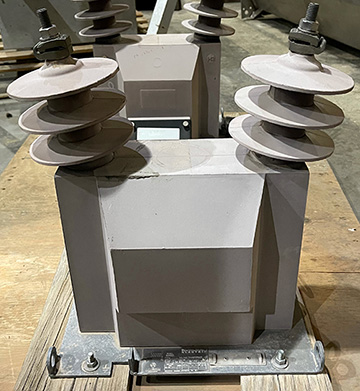 12000 V, Sec. 120 V, KUHLMAN VOLTAGE TRANSFORMER, PTT-110-977, 100:1 - 2