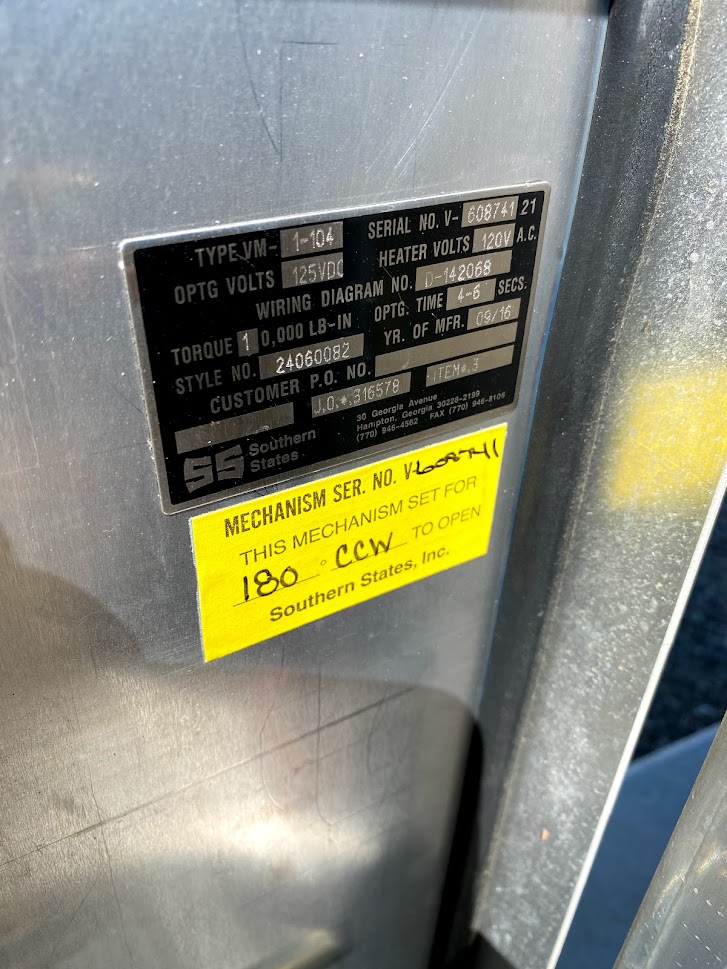 2000 Amp, SOUTHERN STATES, No. EC-1V, 123000 V, VERTICAL MOUNT, CENTER BREAK