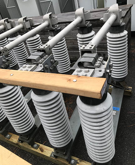 1200 Amp, USCO, No. GSH-4, 69000 V, HORIZONTAL MOUNT, SIDE BREAK:1