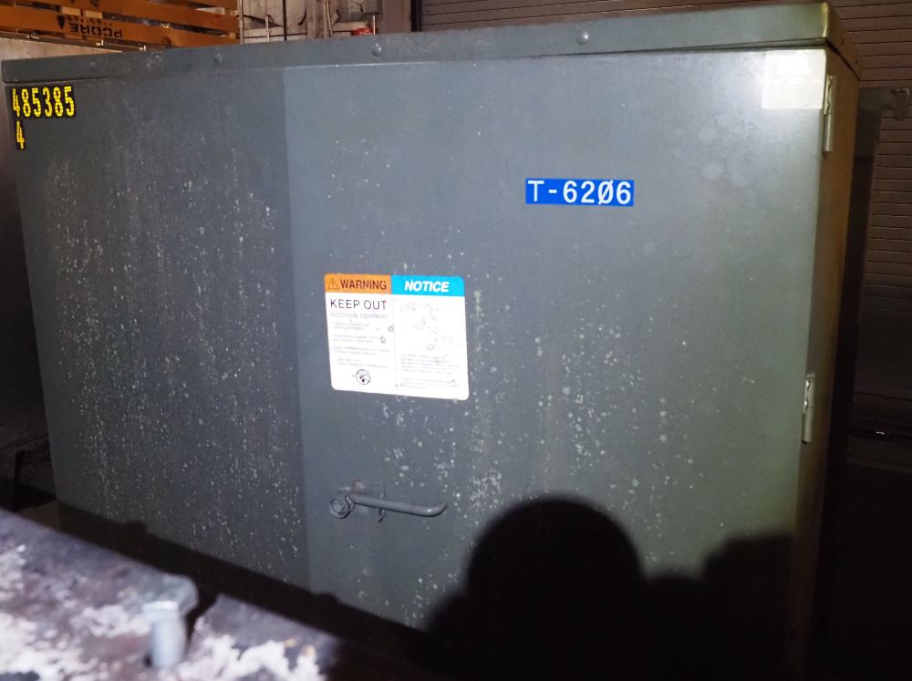 300 KVA, Pri 12470GRDY/7200, Sec 480Y/277, 2006, Dead Front, Loop Feed