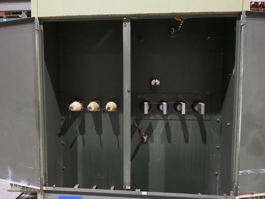 2500/2800 KVA, Pri 12470 Y, Sec 480 Y, Silicone, Live Front, Radial Feed