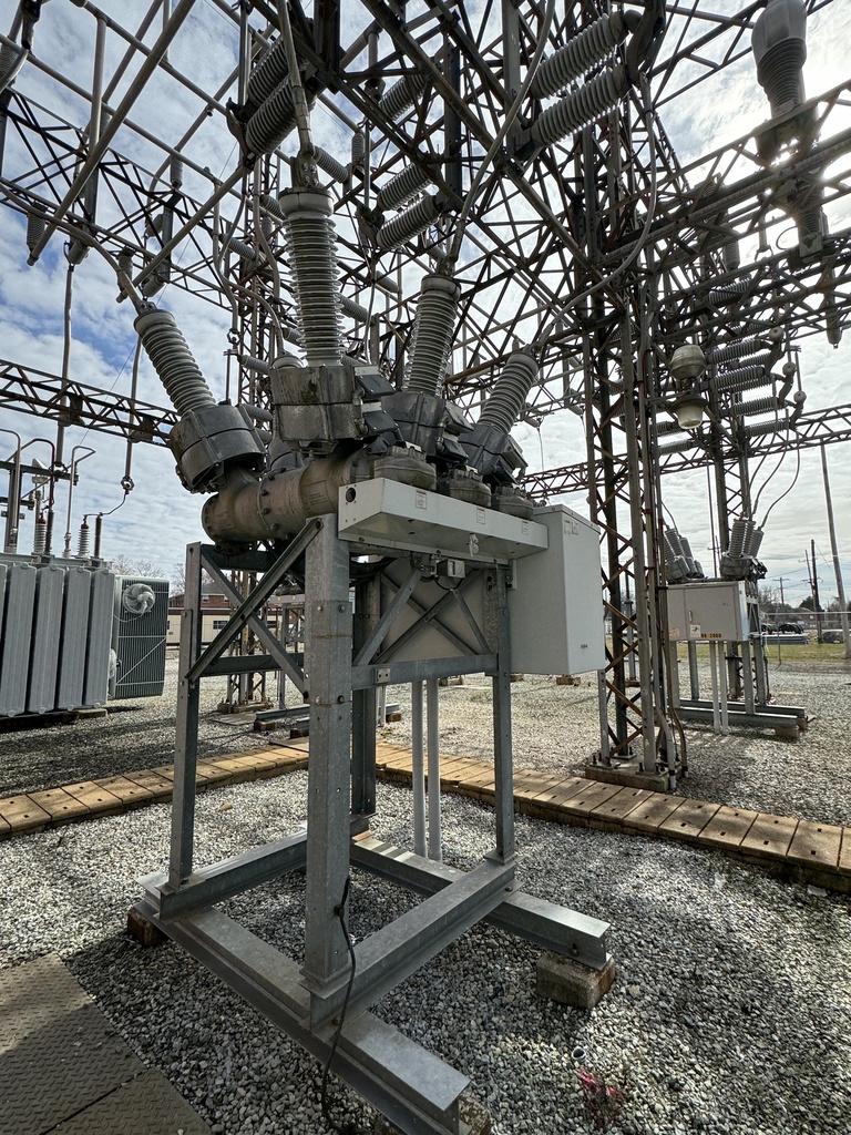 1200A Siemens SPS2-72.5-40-2, 72.5KV SF6 Breaker, 40 KAIC