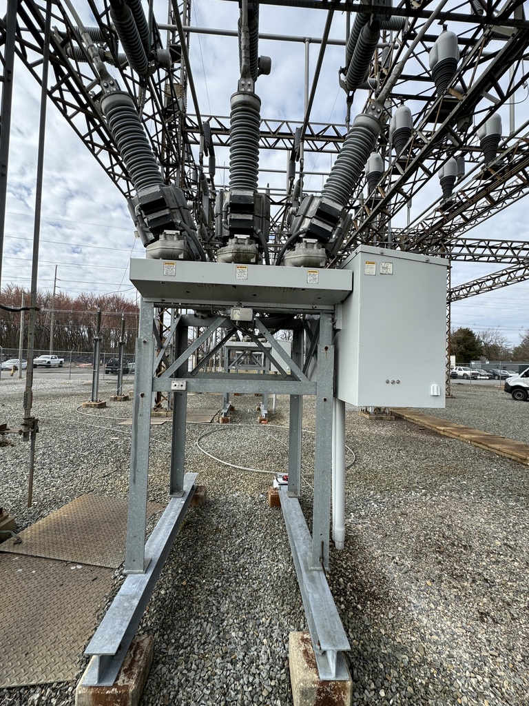 2000A Siemens SPS2-72.5-40-2, 72.5KV SF6 Breaker, 40 KAIC