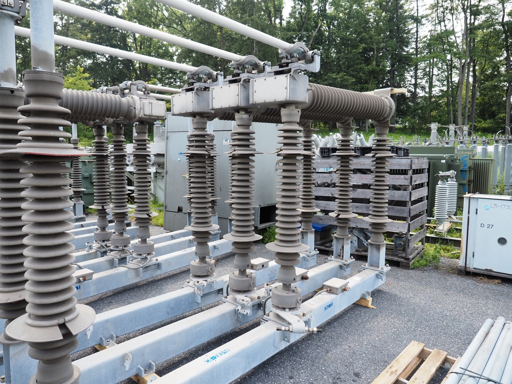 1200 Amp 145 kV Southern States Circuit Switcher, CSH-B