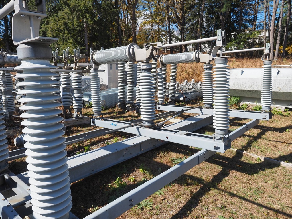 1200 amp 121 kV S&C Circuit Switcher, Model 2010, Cat No 197838-BE10H1KL1MPTVW1, W/Controller