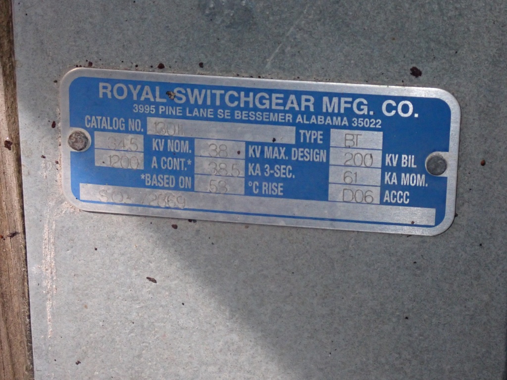 1200 Amp 38 kV Royal Switchgear Hookstick , Type: BT, Cat No 13011, Underhung Mount, Horizontal Break