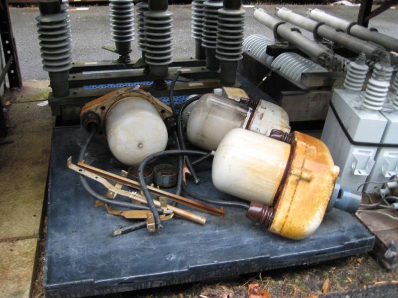 200 Amp, GENERAL ELECTRIC, NO. 9F32FDA207, 5200 V., 125 AMP FUSED;-1