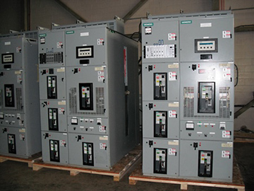 [040163] 3200 Amp, SIEMENS, RL3200, 600 V., INDOOR LINE-UP W/4 X 1600 AMP FEEDERS, UNUSED
