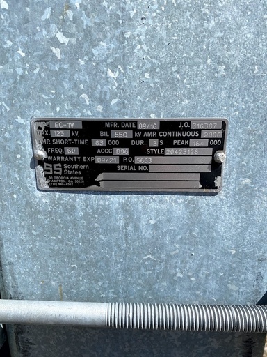 [044418] 2000 Amp, SOUTHERN STATES, No. EC-1V, 123000 V, HORIZONTAL MOUNT, CENTER BREAK