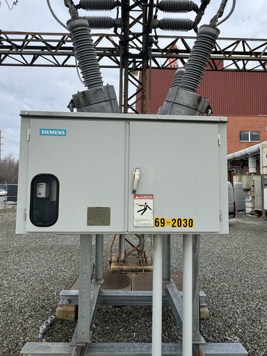 [045620] 2000A Siemens SPS2-72.5-40-2, 72.5KV SF6 Breaker, 40 KAIC, Parts Only