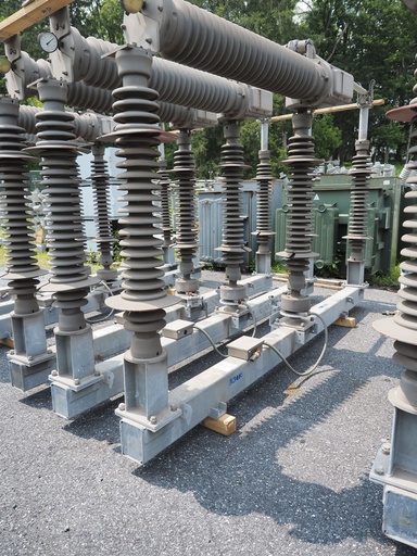 [046758] 1200 Amp 145 kV Southern States Circuit Switcher, CSH-B