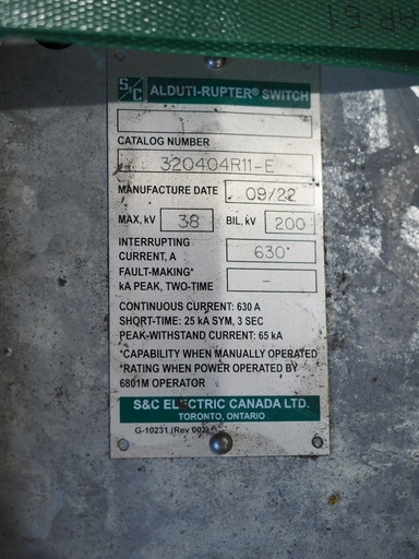 [046835] 630 Amp 38 kV S&C Gang Operated Switch, Cat No 320404R11-E, Inverted Mount, Double Break
