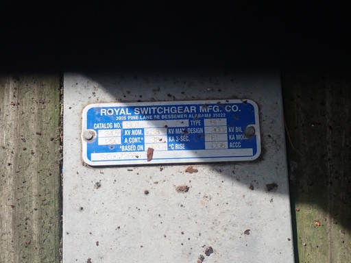 [047009] 1200 Amp 38 kV Royal Switchgear Hook Stick Switches, Horizontal Mount, Vertical Break, Cat No 13011